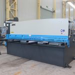 हाइड्रोलिक शीट धातु guillotine धातु प्लेट को लागि सीएनसी shearing मिसिन काटने, धातु कतरनी मिसिन